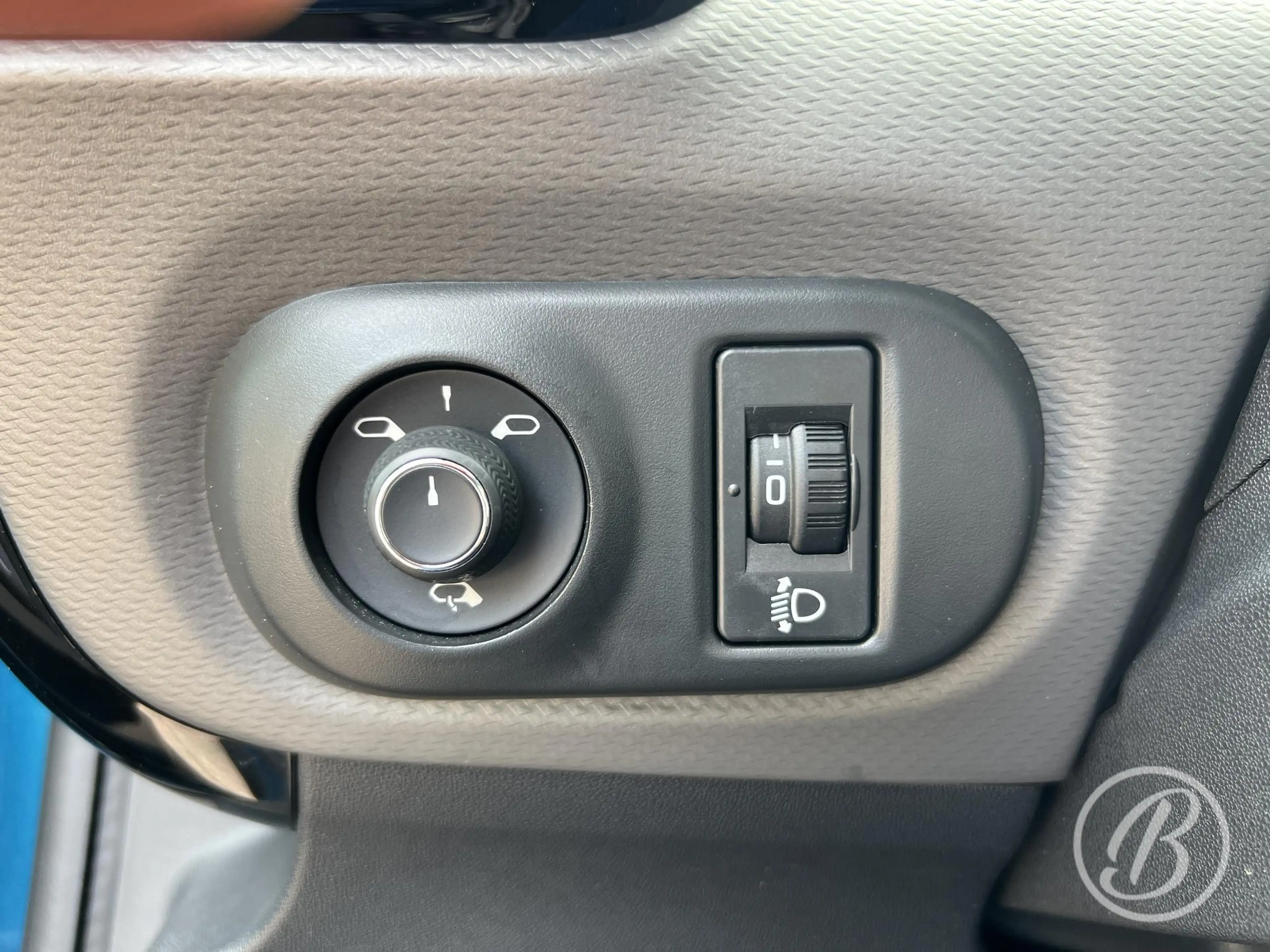 Citroen C4 Cactus 1.2 Turbo 130 S&S Shine — photo 37