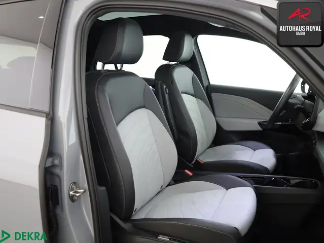 Volkswagen ID.3 view 11