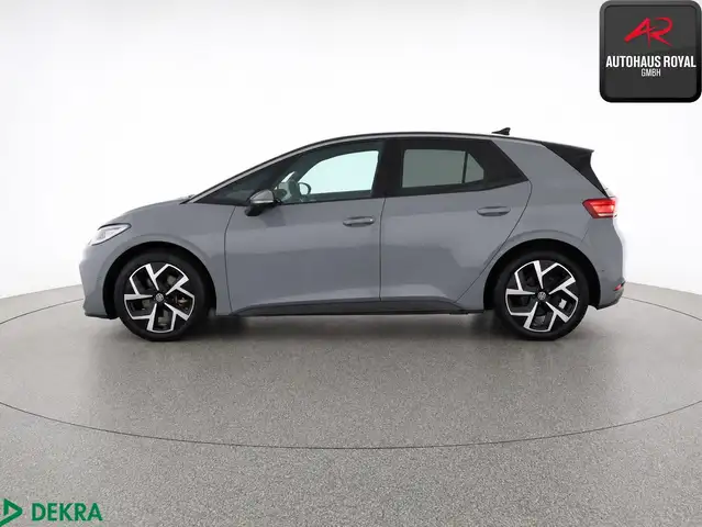 Volkswagen ID.3 view 2