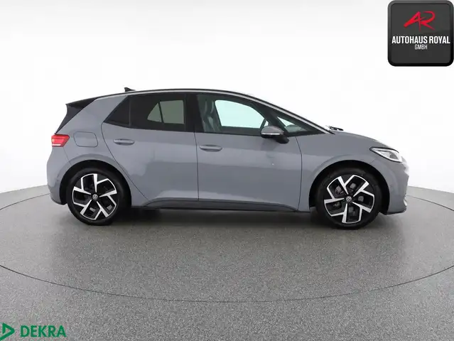 Volkswagen ID.3 view 6