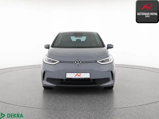 Volkswagen ID.3 view 8