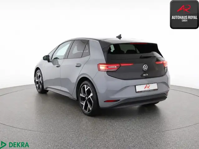 Volkswagen ID.3 view 3