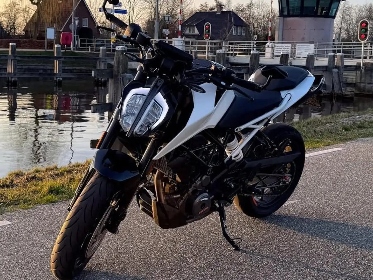 KTM 390 Duke Wit - 1