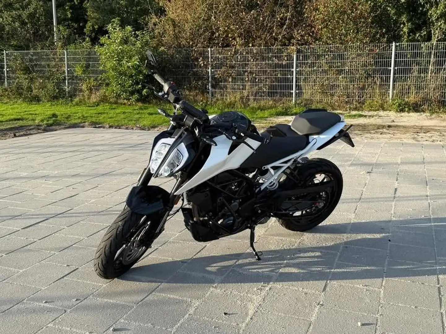 KTM 390 Duke Wit - 2