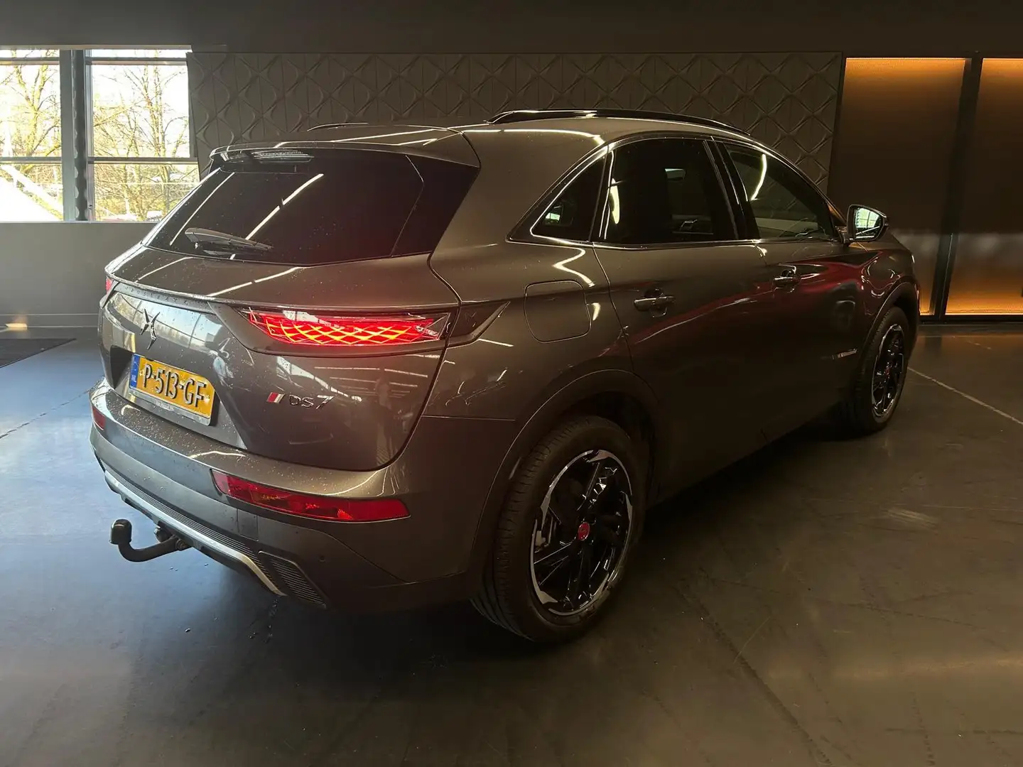 DS Automobiles DS 7 Crossback 1.2 PureTech Performance Line ALCANTARA | TREKHAAK Grau - 2