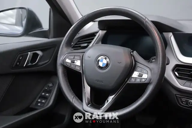 BMW 1 Series view 10