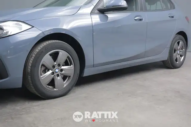 BMW 1 Series view 4