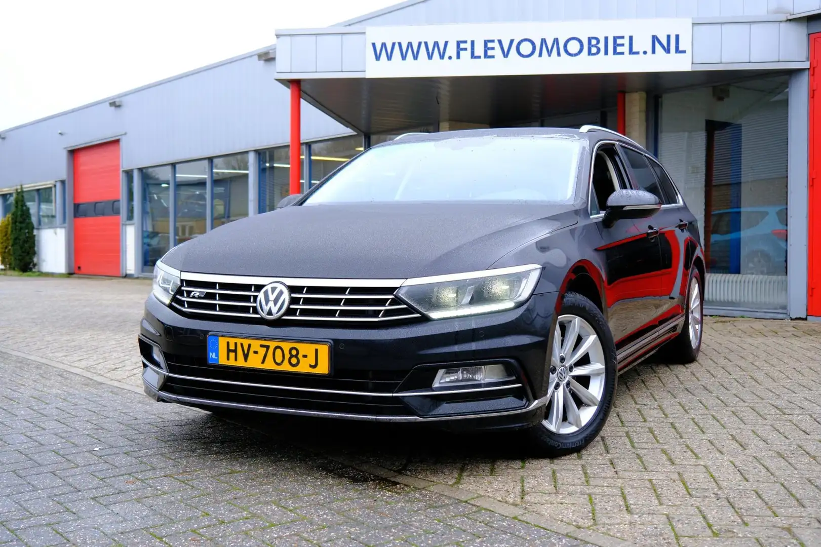 Volkswagen Passat Variant 1.4 TSI 150pk ACT Business R Line Aut. Navi|Virtua Black - 1