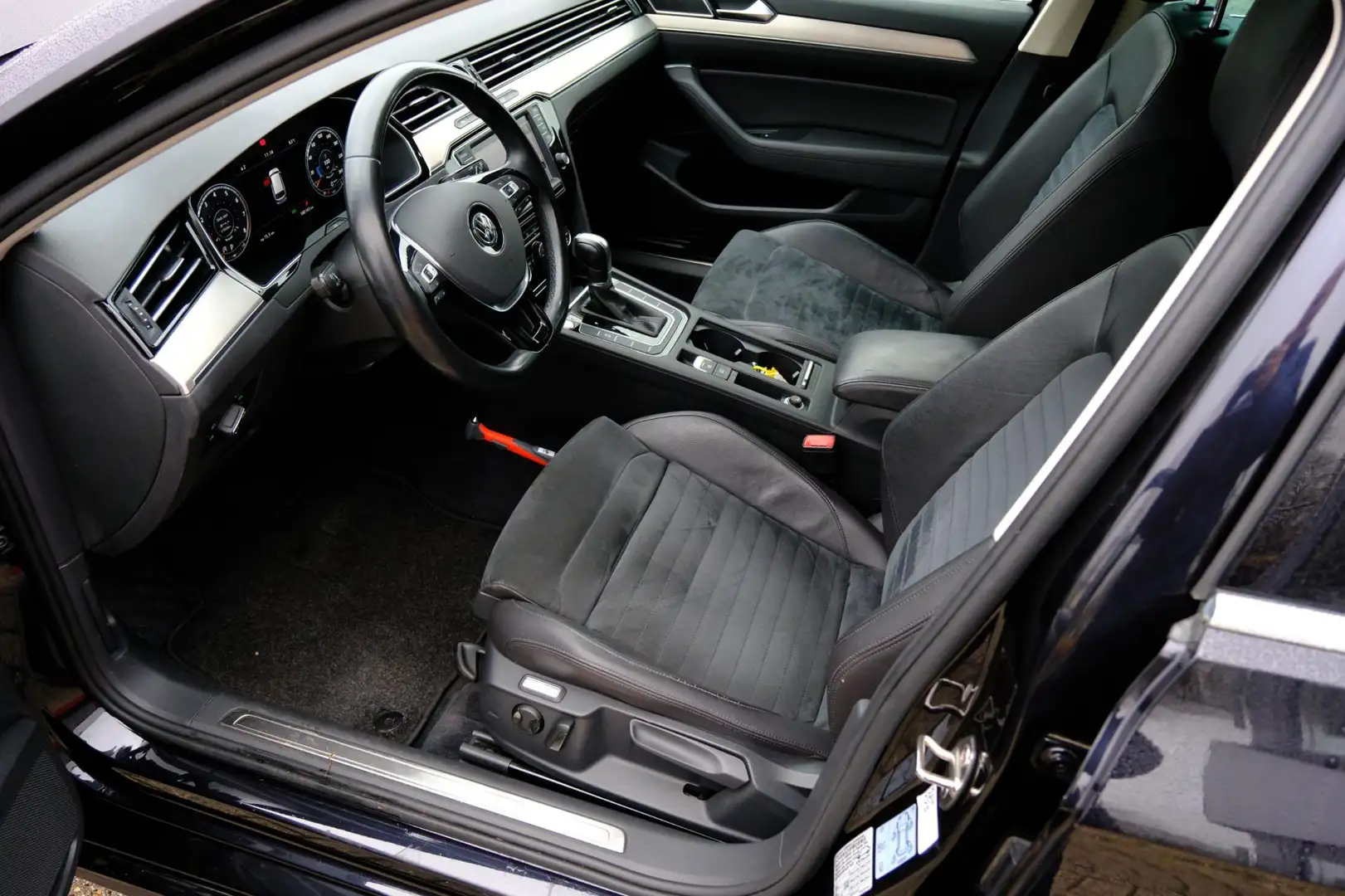 Volkswagen Passat Variant 1.4 TSI 150pk ACT Business R Line Aut. Navi|Virtua Black - 2