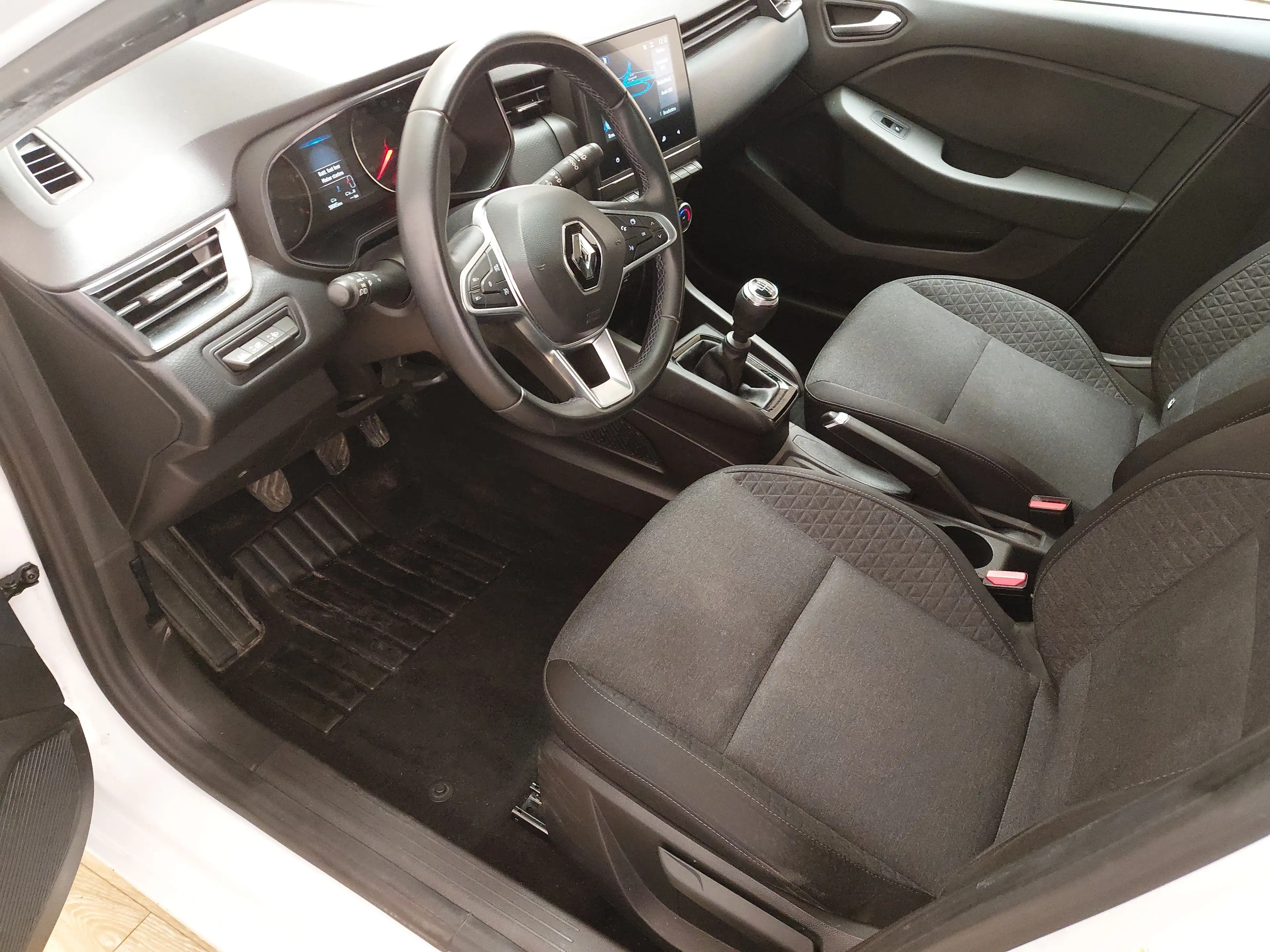 Renault Clio 1.5 BLUE dCi Business Ed. Navi LED PDC Shz — photo 6