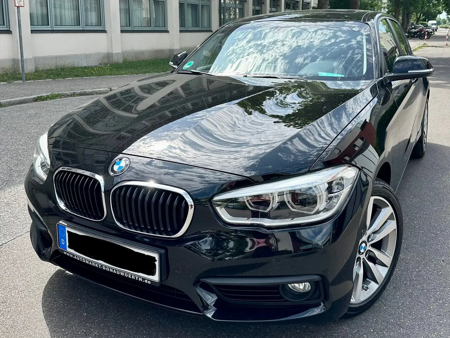 BMW 120 120d Aut. Advantage Schwarz - 1