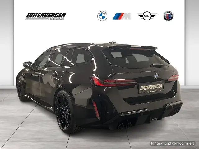 BMW M5 view 4