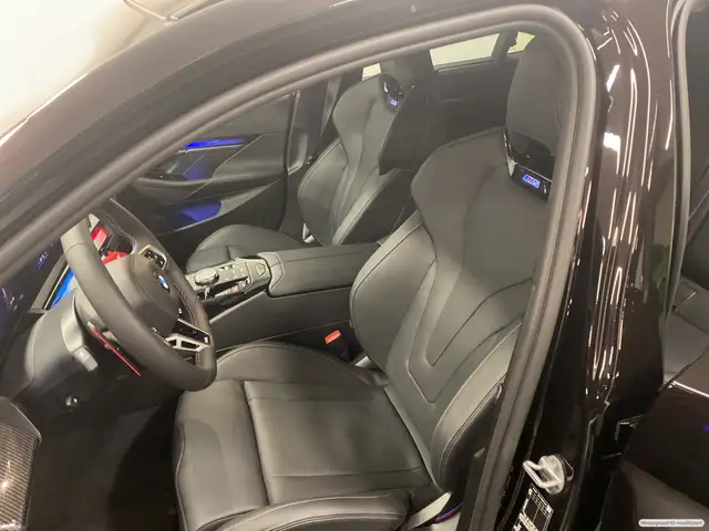 BMW M5 view 10