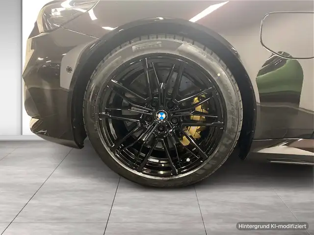 BMW M5 view 6