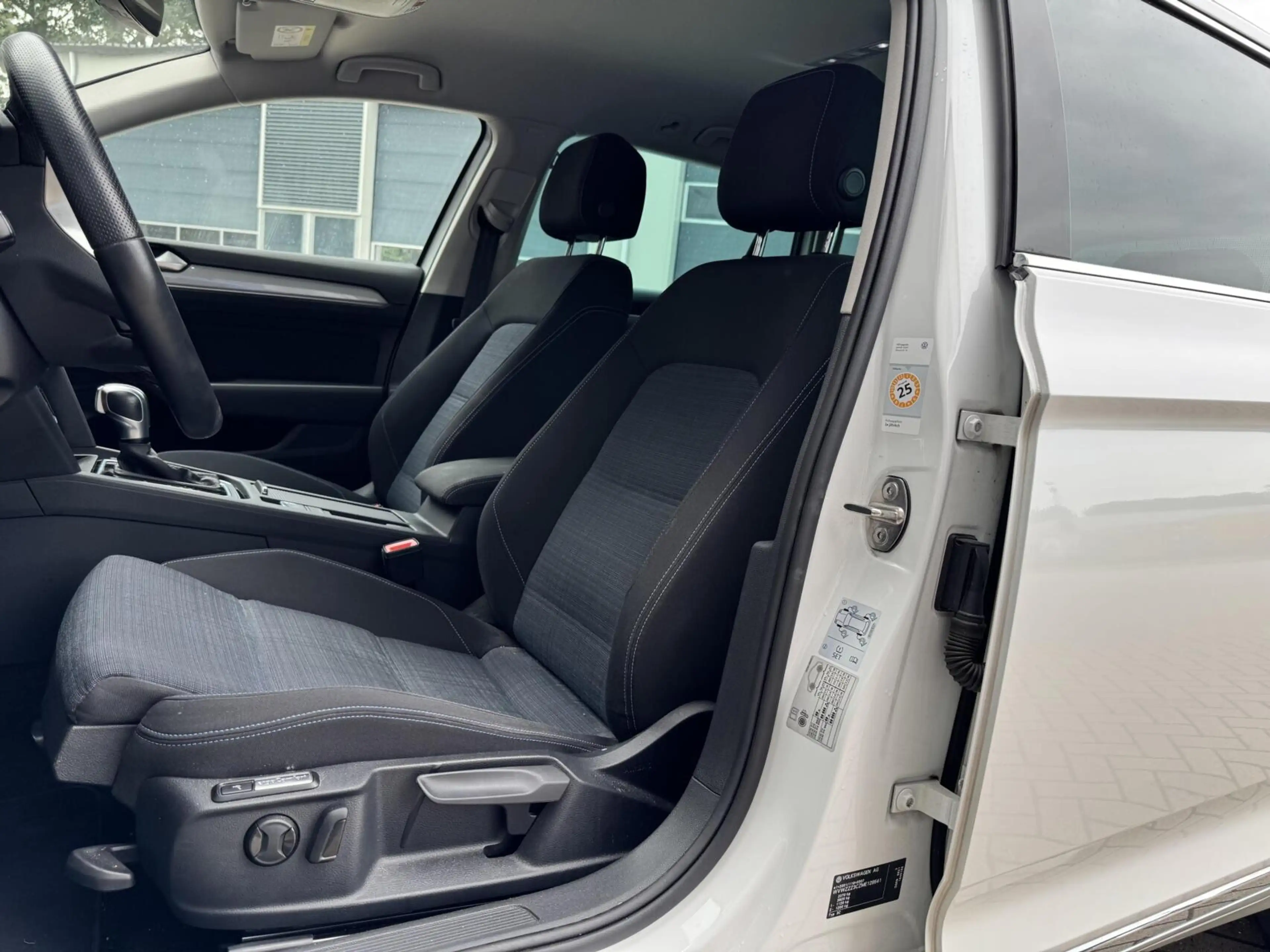 Volkswagen Passat Variant 1.4 TSI PHEV GTE Business | Head-Up | LED | CarPla — photo 5