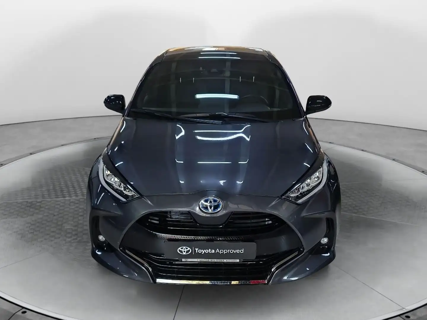 Toyota Yaris 1.5 Hybrid 5 porte Lounge Gris - 2