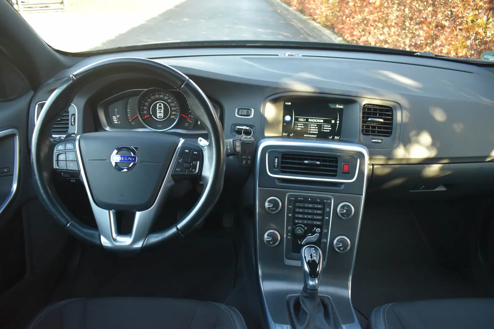 Volvo V60 1.6 T3 Summum | Trekhaak | Xenon | Navi | Electr. Zwart - 2