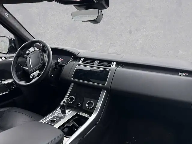 Land Rover Range Rover Sport view 4