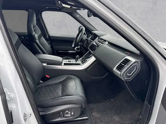 Land Rover Range Rover Sport view 3
