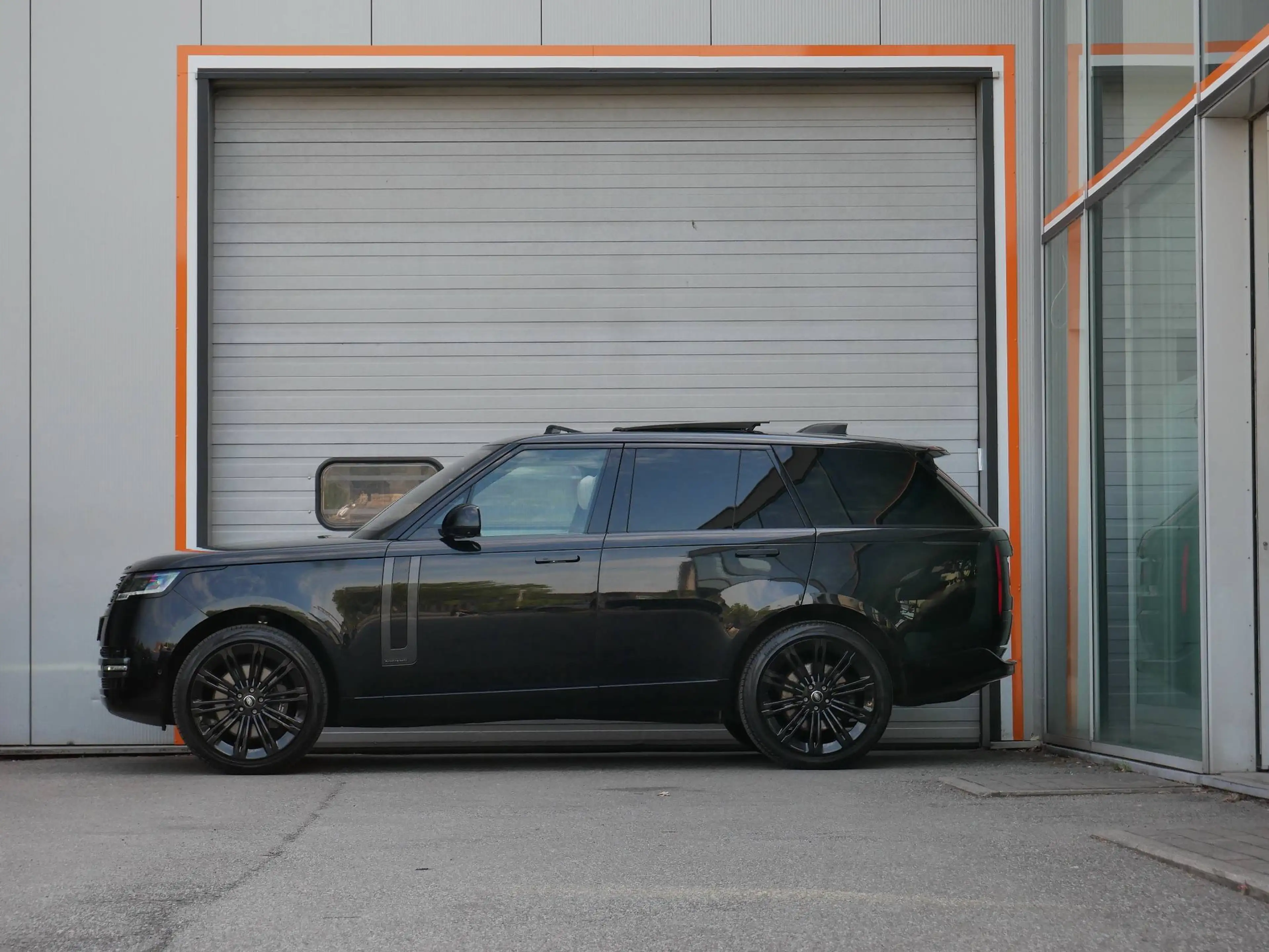 Land Rover Range Rover P530 V8 4.4 Autobiography Pano/Webasto/SV leder/Rear TV/23/Black pack — photo 5