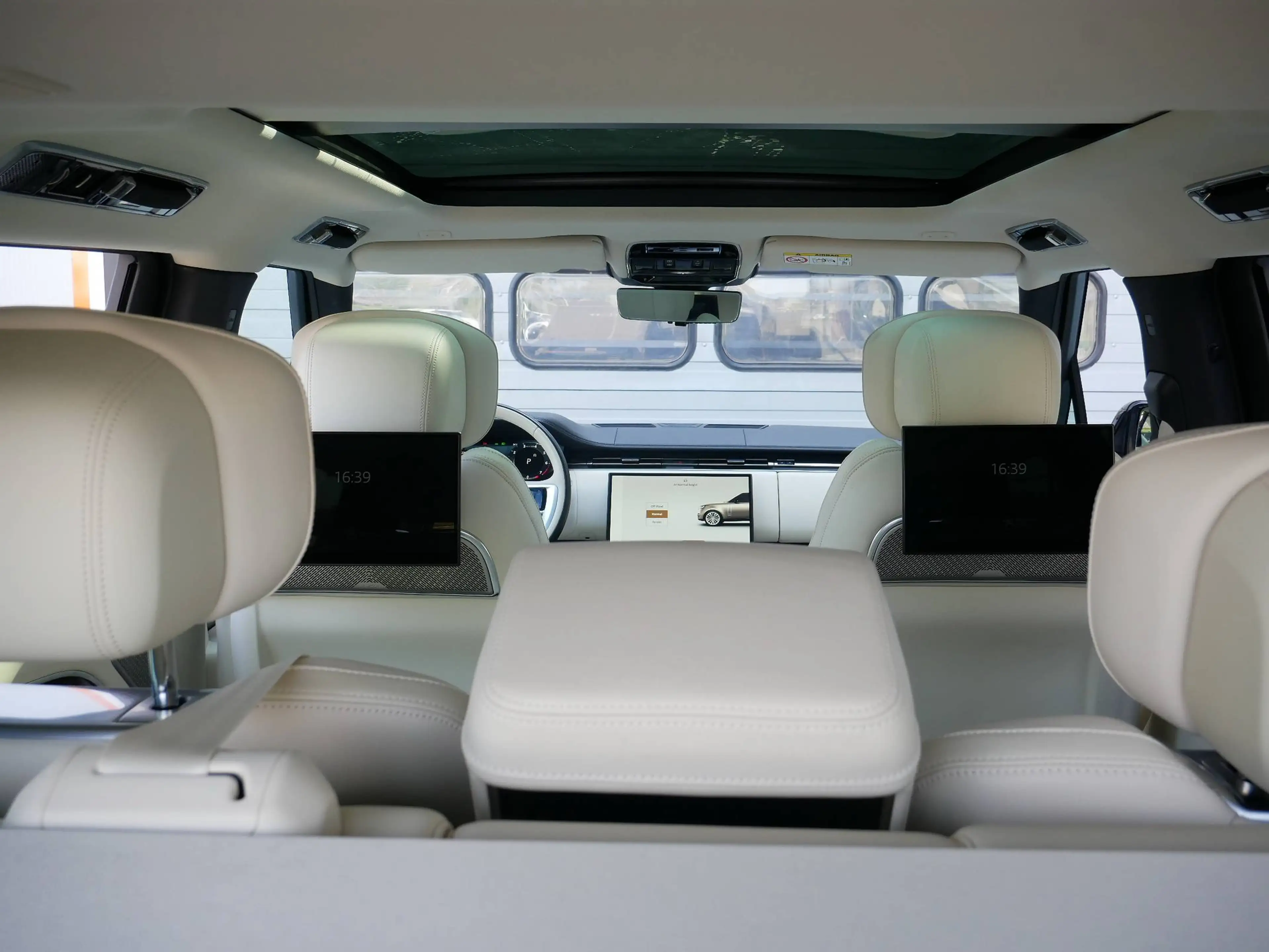 Land Rover Range Rover P530 V8 4.4 Autobiography Pano/Webasto/SV leder/Rear TV/23/Black pack — photo 13