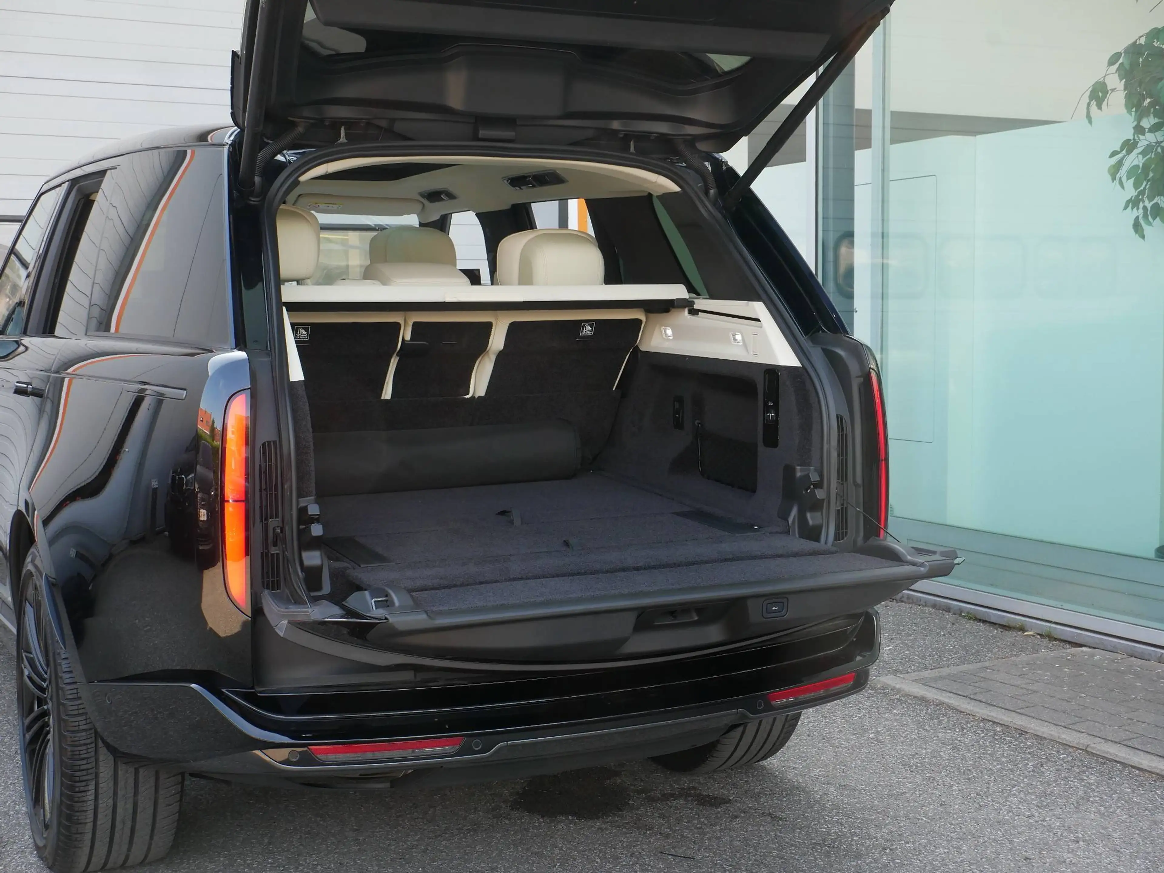 Land Rover Range Rover P530 V8 4.4 Autobiography Pano/Webasto/SV leder/Rear TV/23/Black pack — photo 15