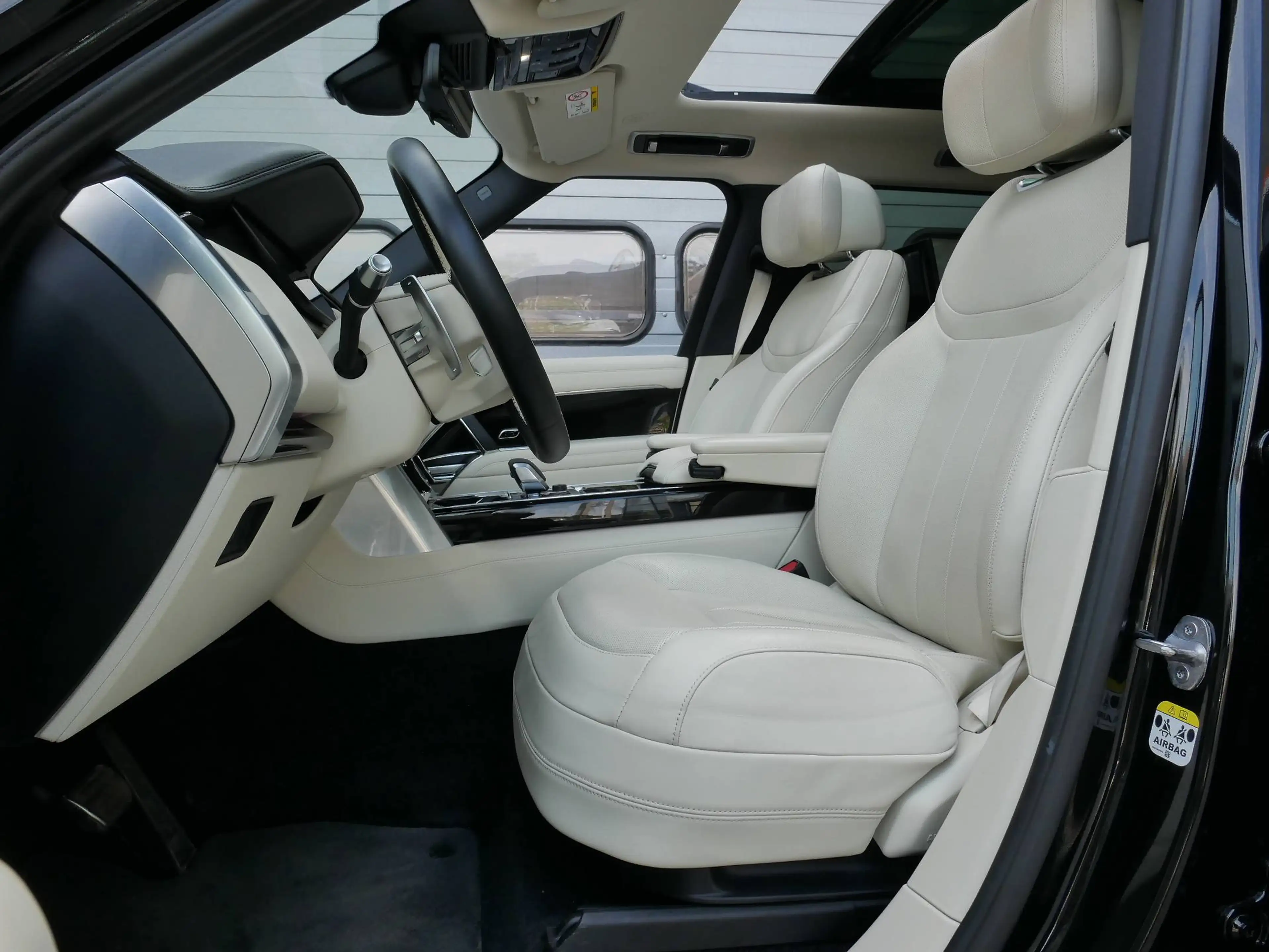 Land Rover Range Rover P530 V8 4.4 Autobiography Pano/Webasto/SV leder/Rear TV/23/Black pack — photo 6
