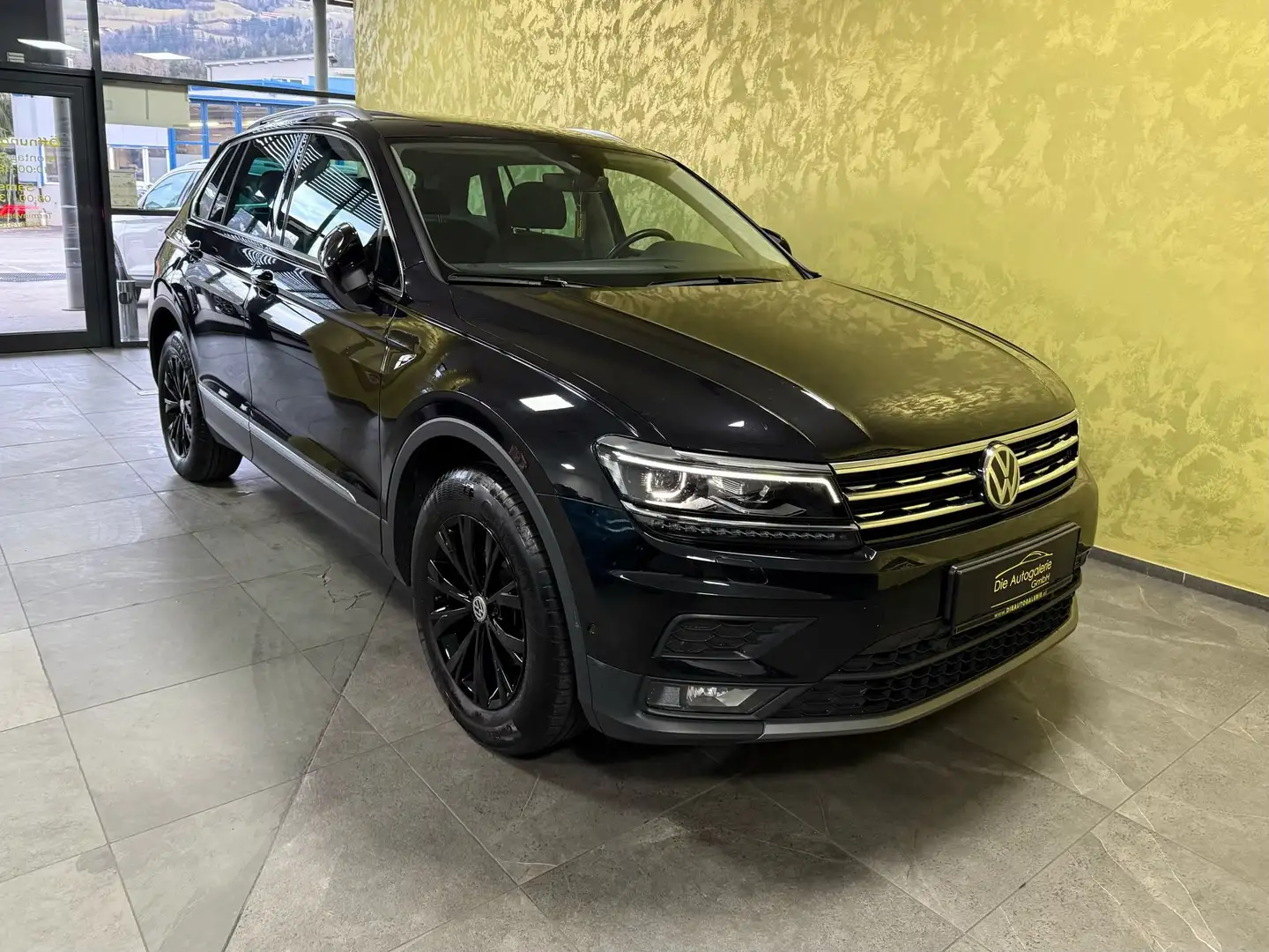 Volkswagen Tiguan 4Motion Sky *1-BESITZ*DSG*LED*PANO*AHK.* Negro - 2
