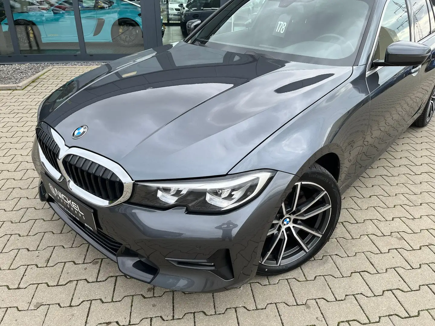 BMW 320 d Sport Line*Led*Sthzg*Kamera*Acc*AHK* Gris - 2