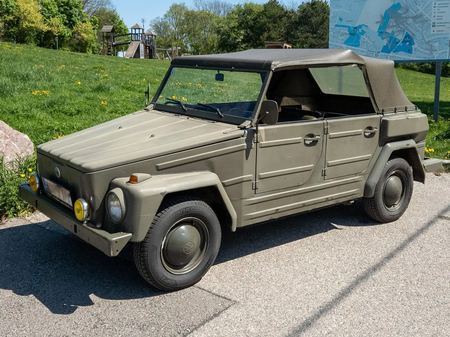 Volkswagen 181 Kübelwagen / Kurierwagen / Jagdwagen Grün - 1