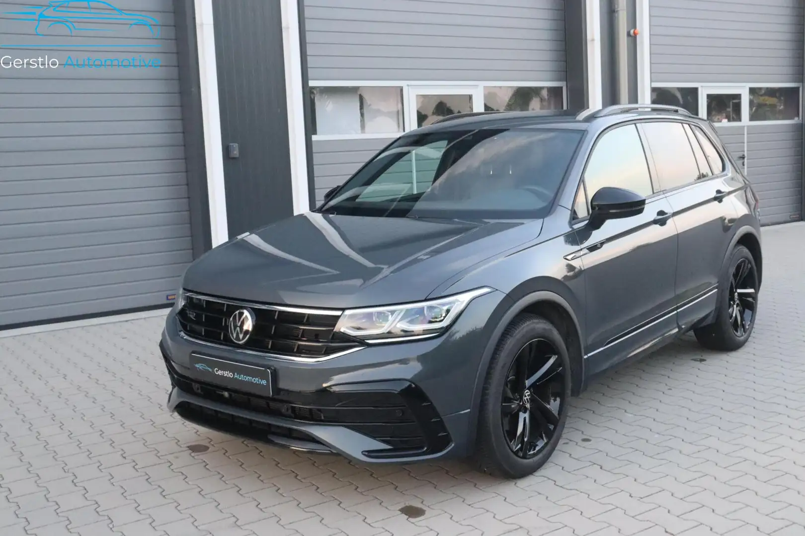 Volkswagen Tiguan 1.5 TSI 2x R-Line ACC IQ Black Garantie Grijs - 1