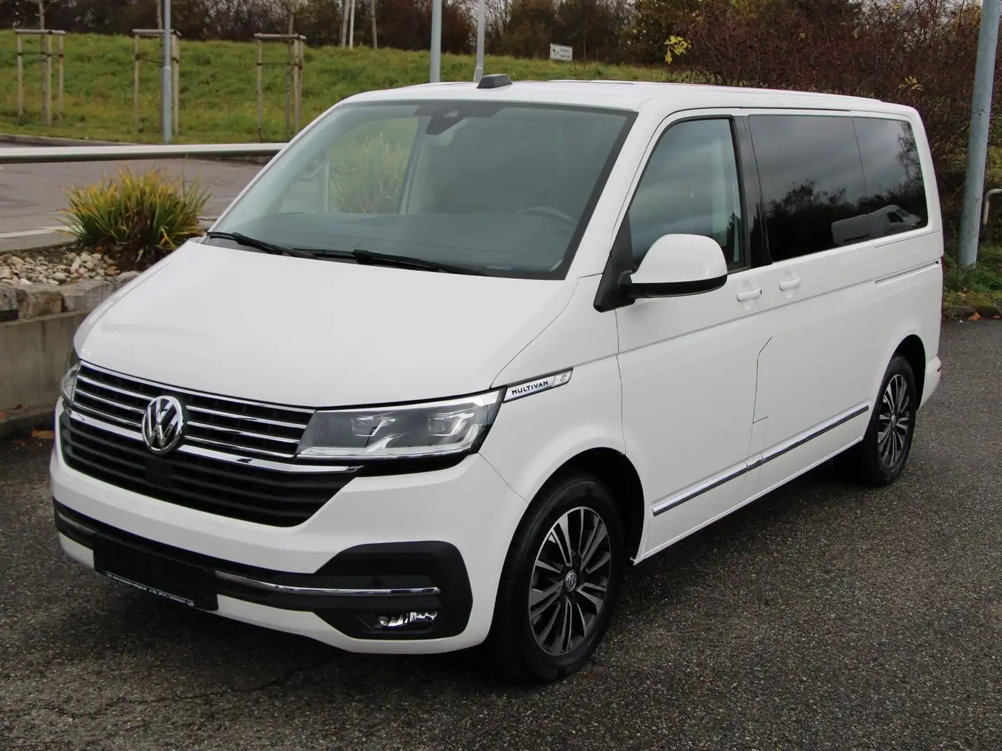 Volkswagen T6.1 Multivan TDI Generation Six DSG 150 PS /2x Schiebetüre Weiß - 1