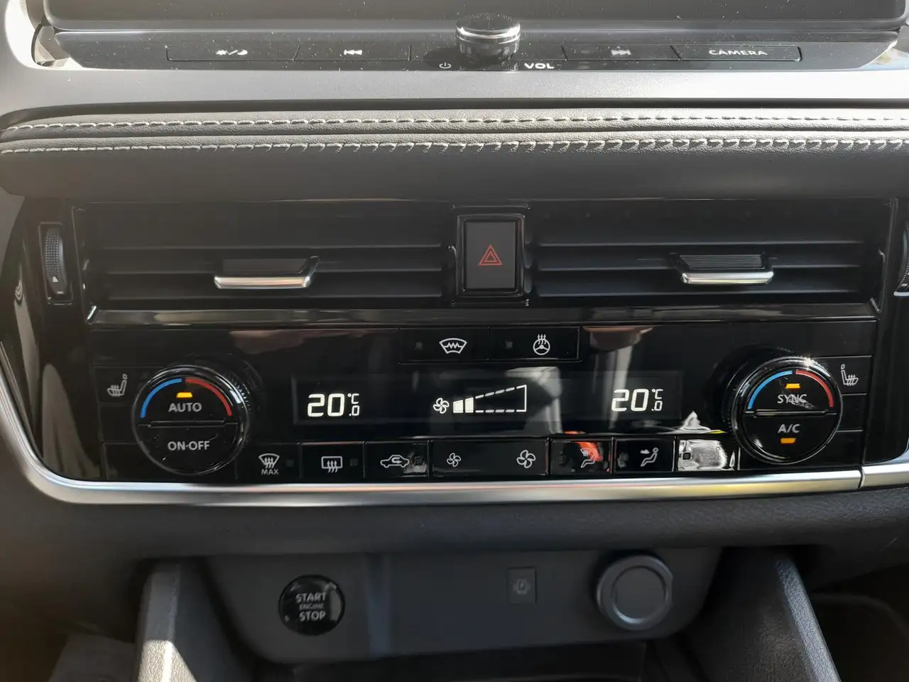 Nissan Qashqai N-Connecta NAVI~ACC~SHZ~2xPDC~RFK~APP~LED 27
