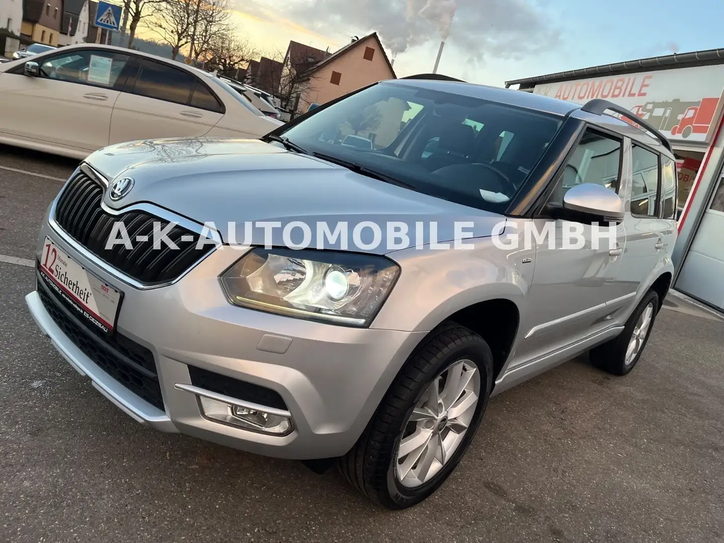Skoda Yeti Joy 4x4*1/HAND*NAVI*TEMPO*DAB*AHK* Argent - 1