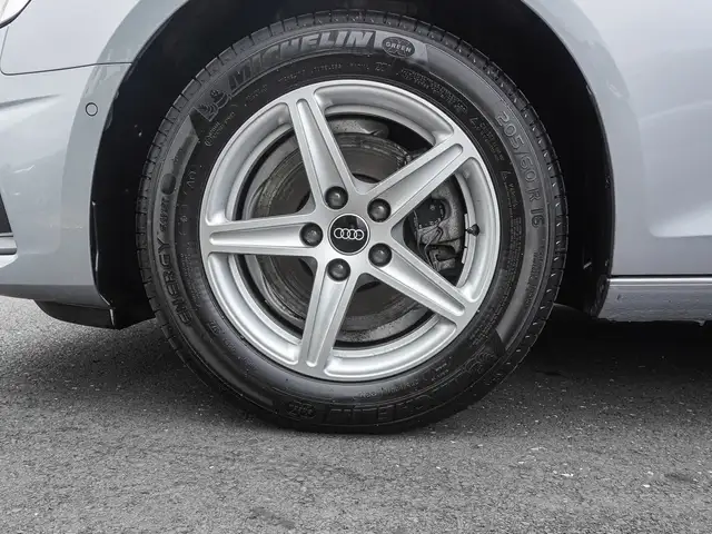 Audi A4 view 7