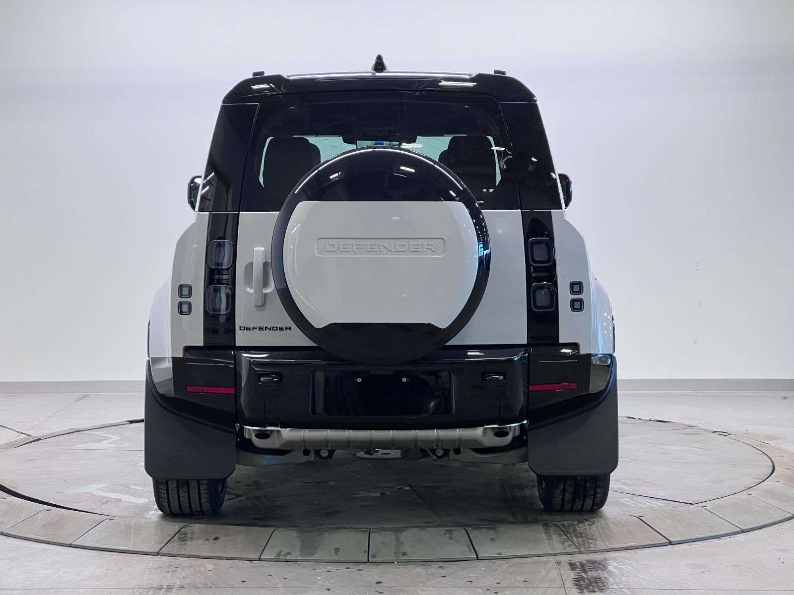 2026 Land Rover Defender 110 P400 X-DYNAMIC SE thumb 11