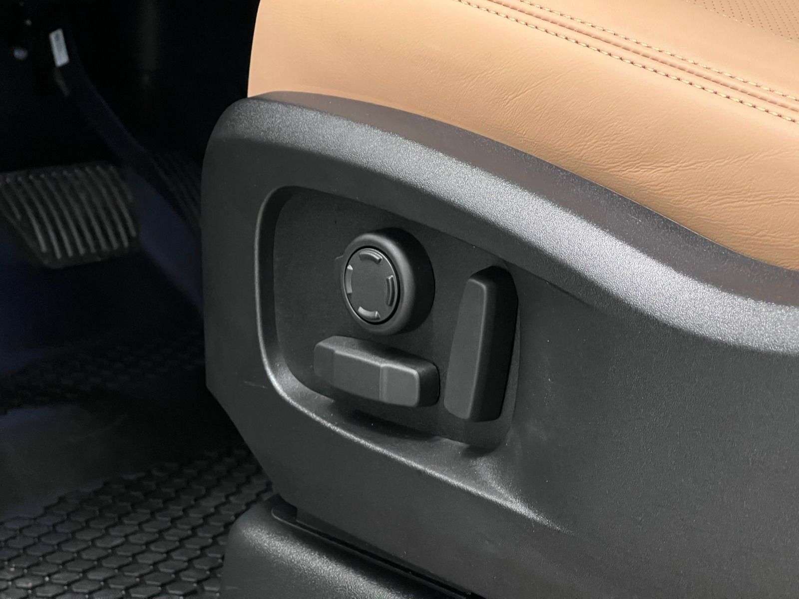 2026 Land Rover Defender 110 P400 X-DYNAMIC SE thumb 35