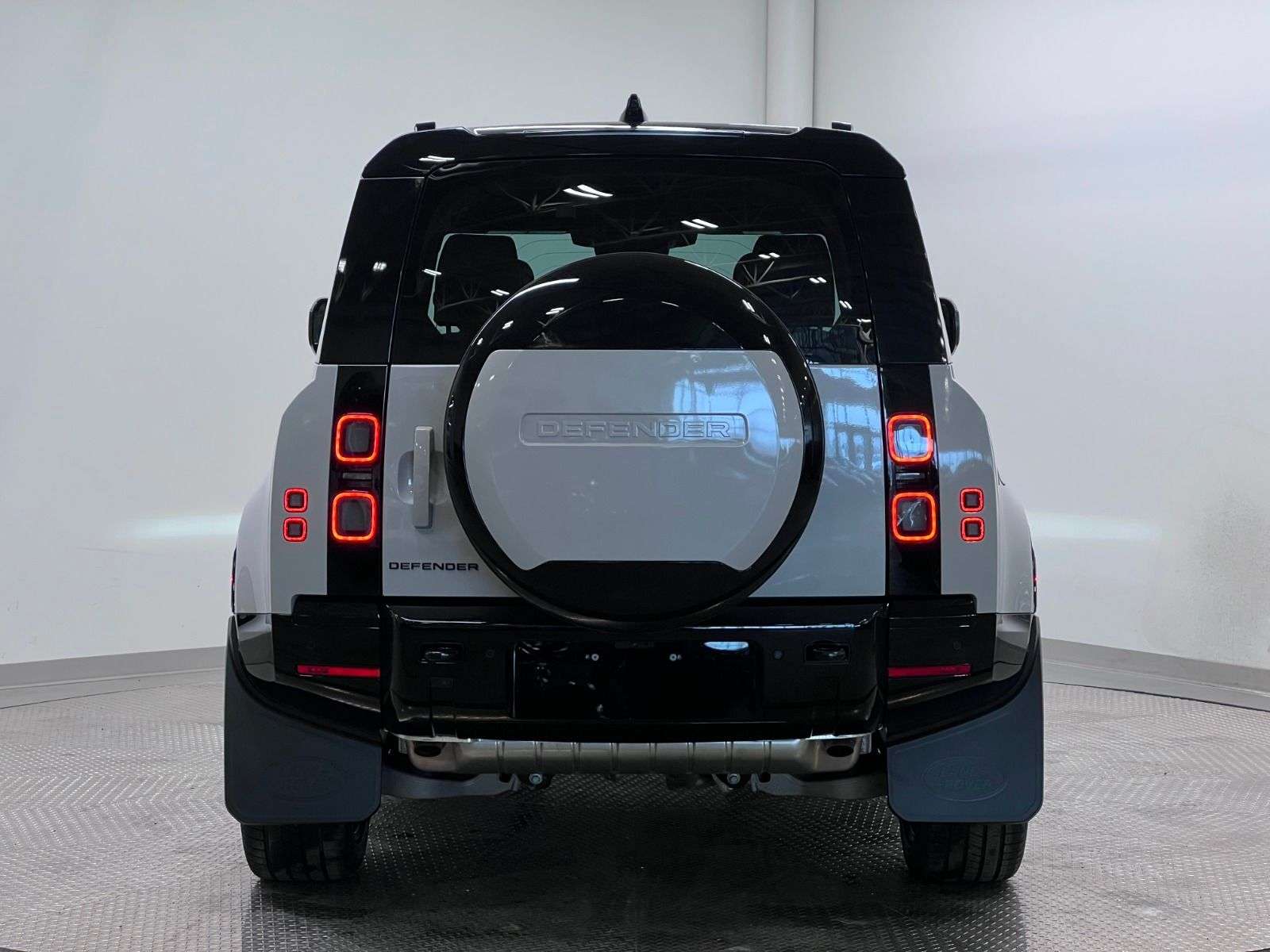 2026 Land Rover Defender 110 P400 X-DYNAMIC SE thumb 12