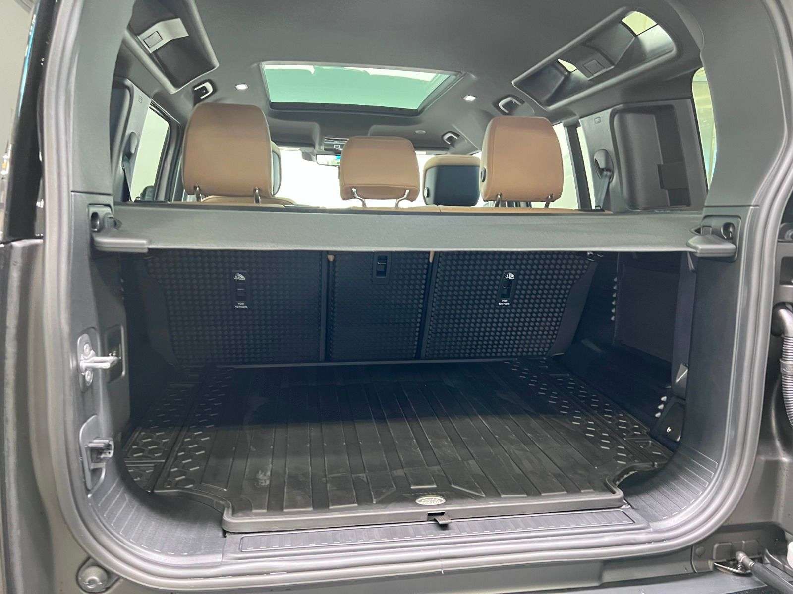 2026 Land Rover Defender 110 P400 X-DYNAMIC SE thumb 16
