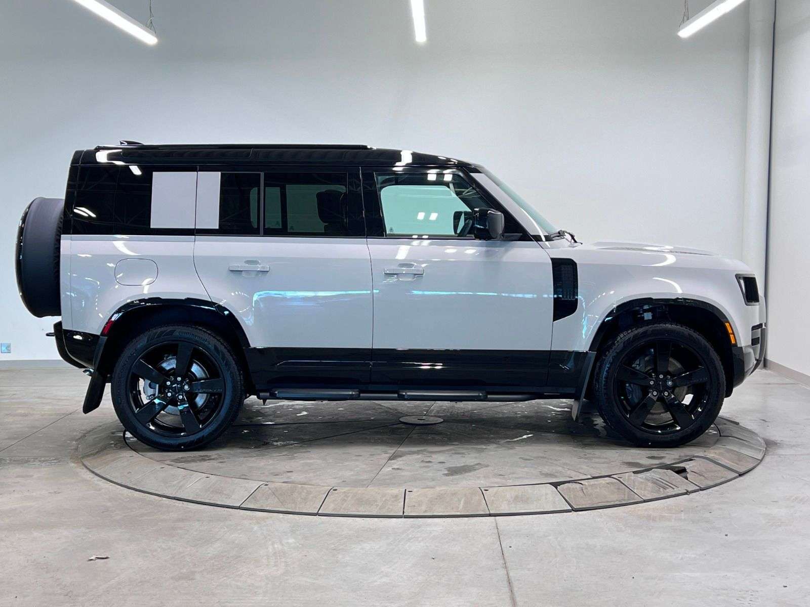 2026 Land Rover Defender 110 P400 X-DYNAMIC SE thumb 10