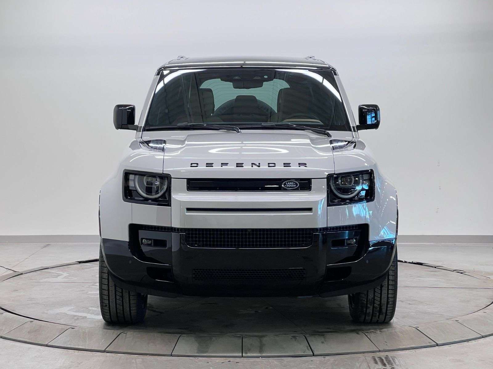2026 Land Rover Defender 110 P400 X-DYNAMIC SE alt 3