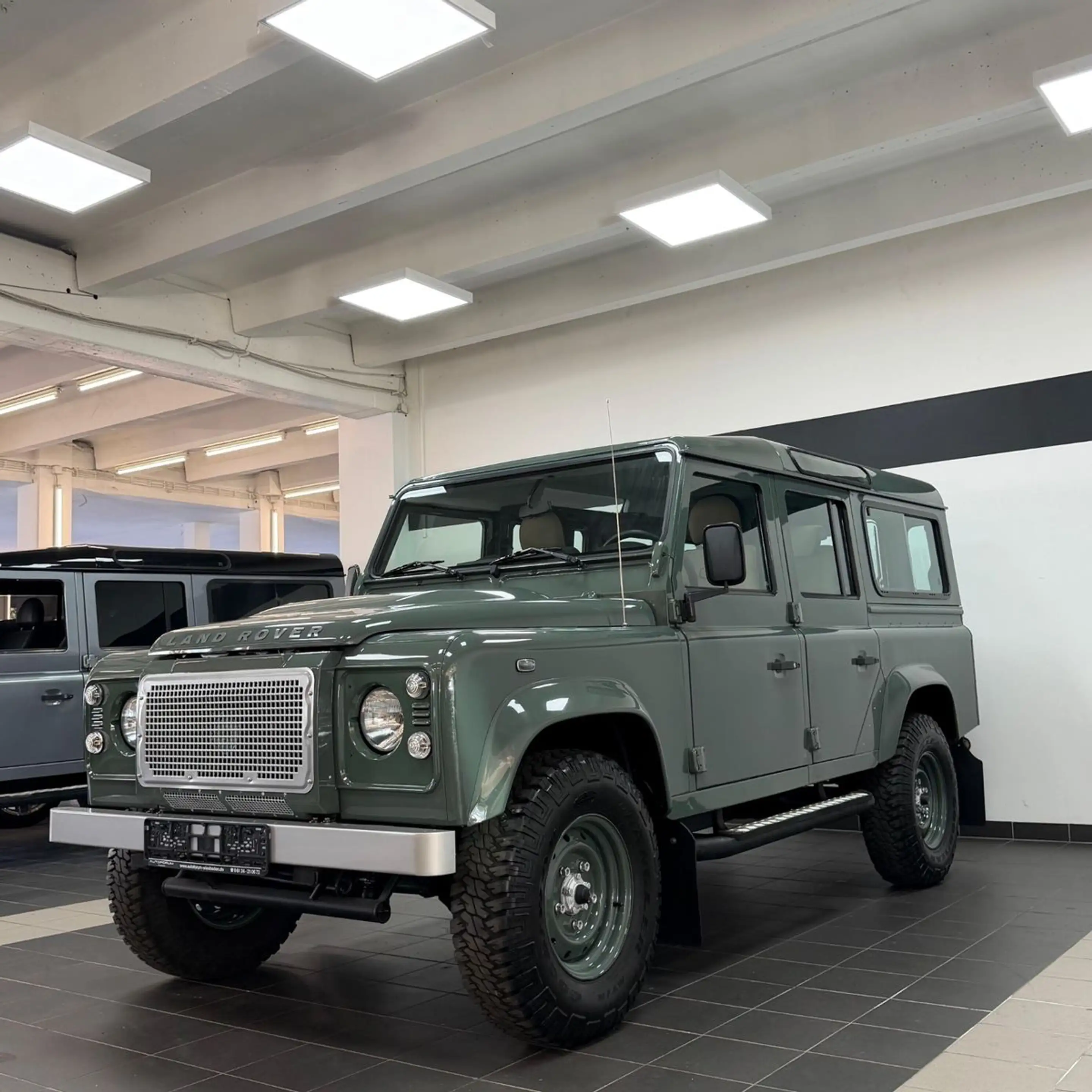 Land Rover Defender 110 Td4 Station W. SE Heritage Design — photo 2