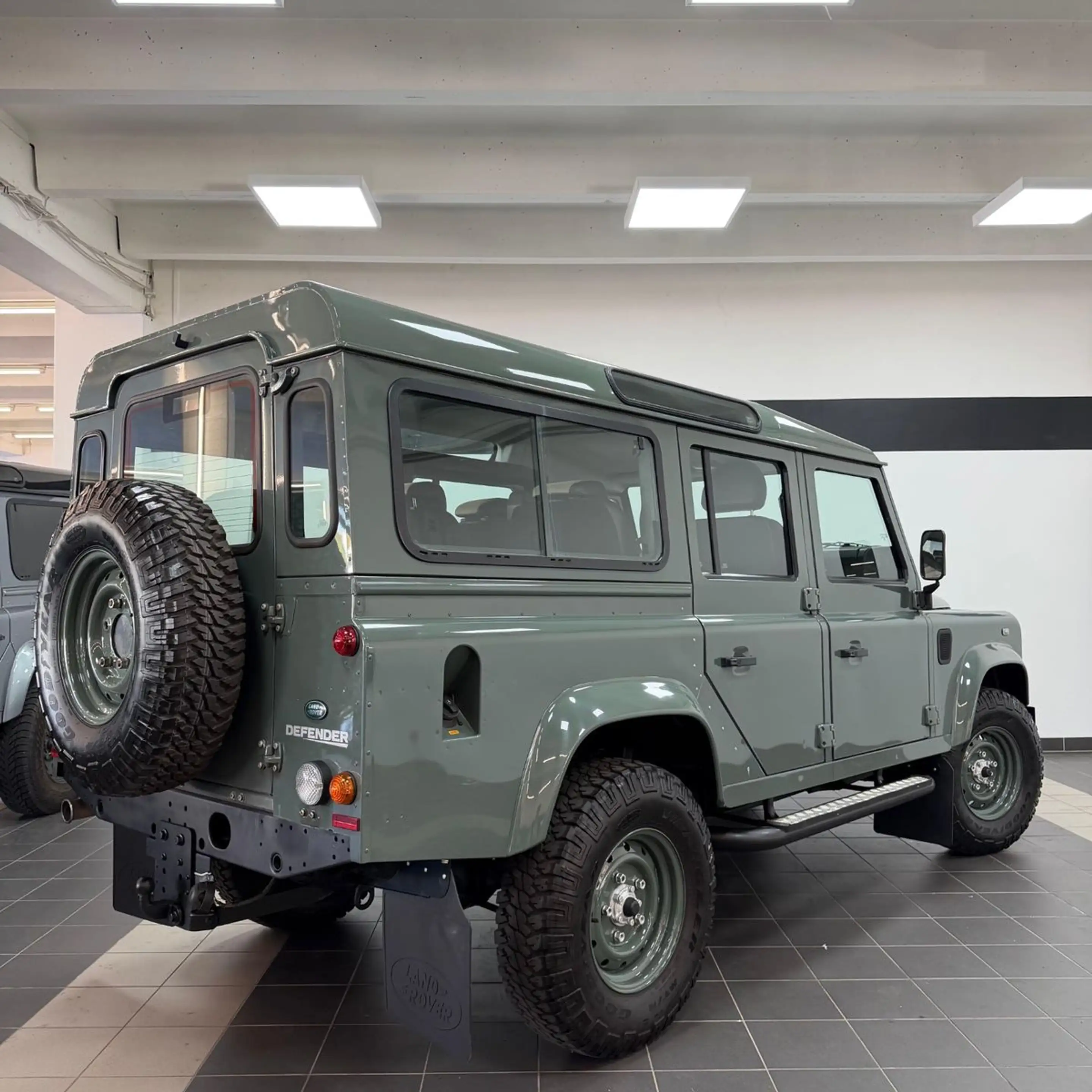 Land Rover Defender 110 Td4 Station W. SE Heritage Design — photo 8