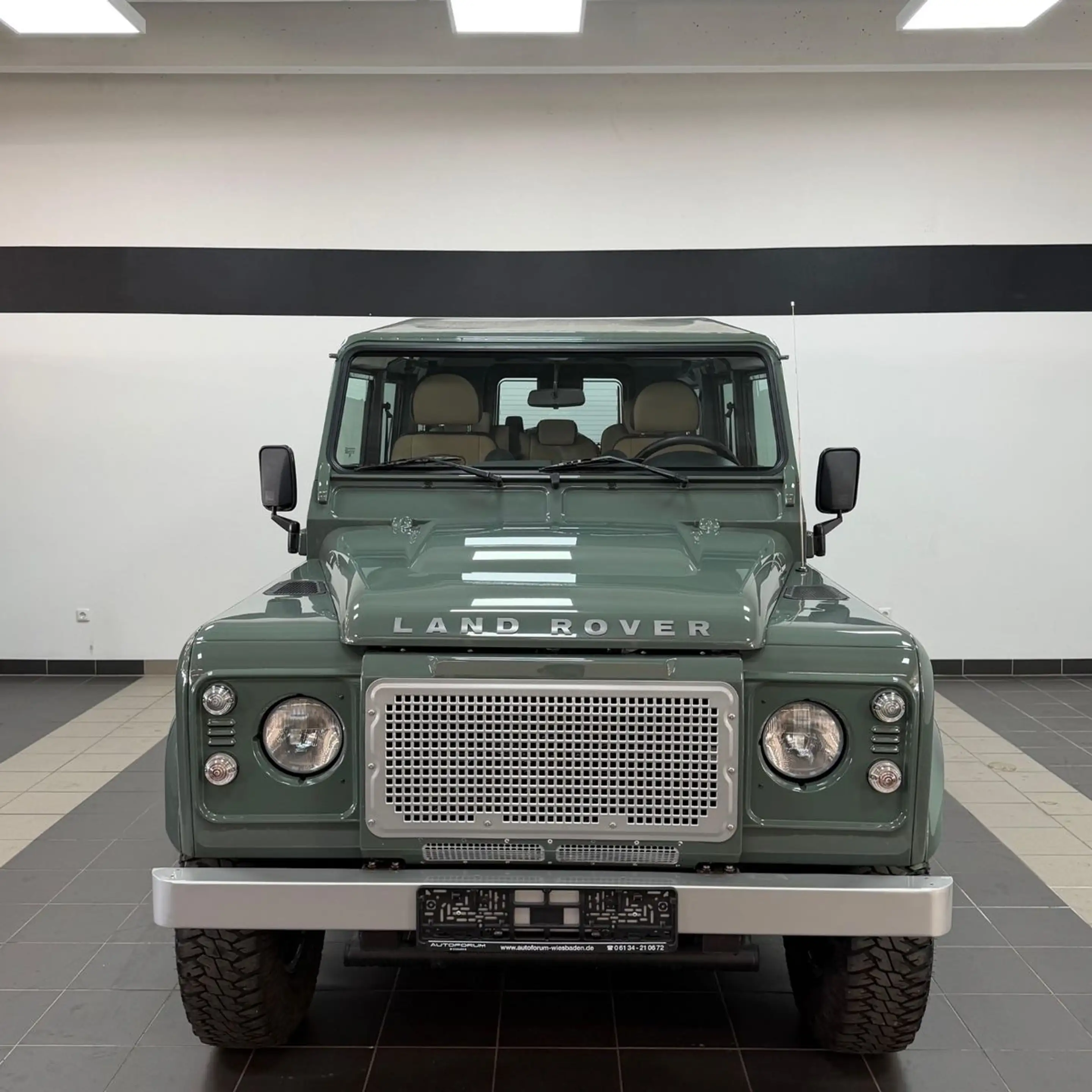 Land Rover Defender 110 Td4 Station W. SE Heritage Design