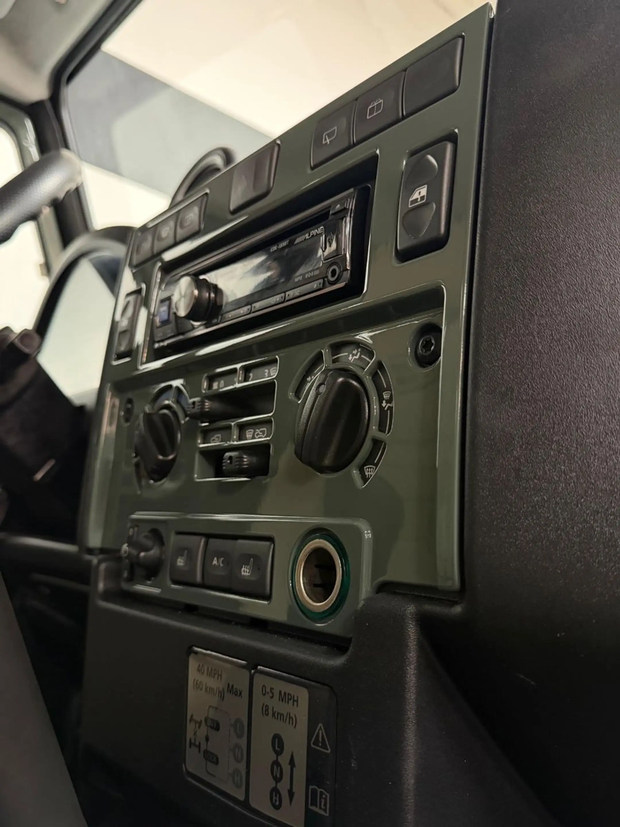 Land Rover Defender 110 Td4 Station W. SE Heritage Design — photo 14
