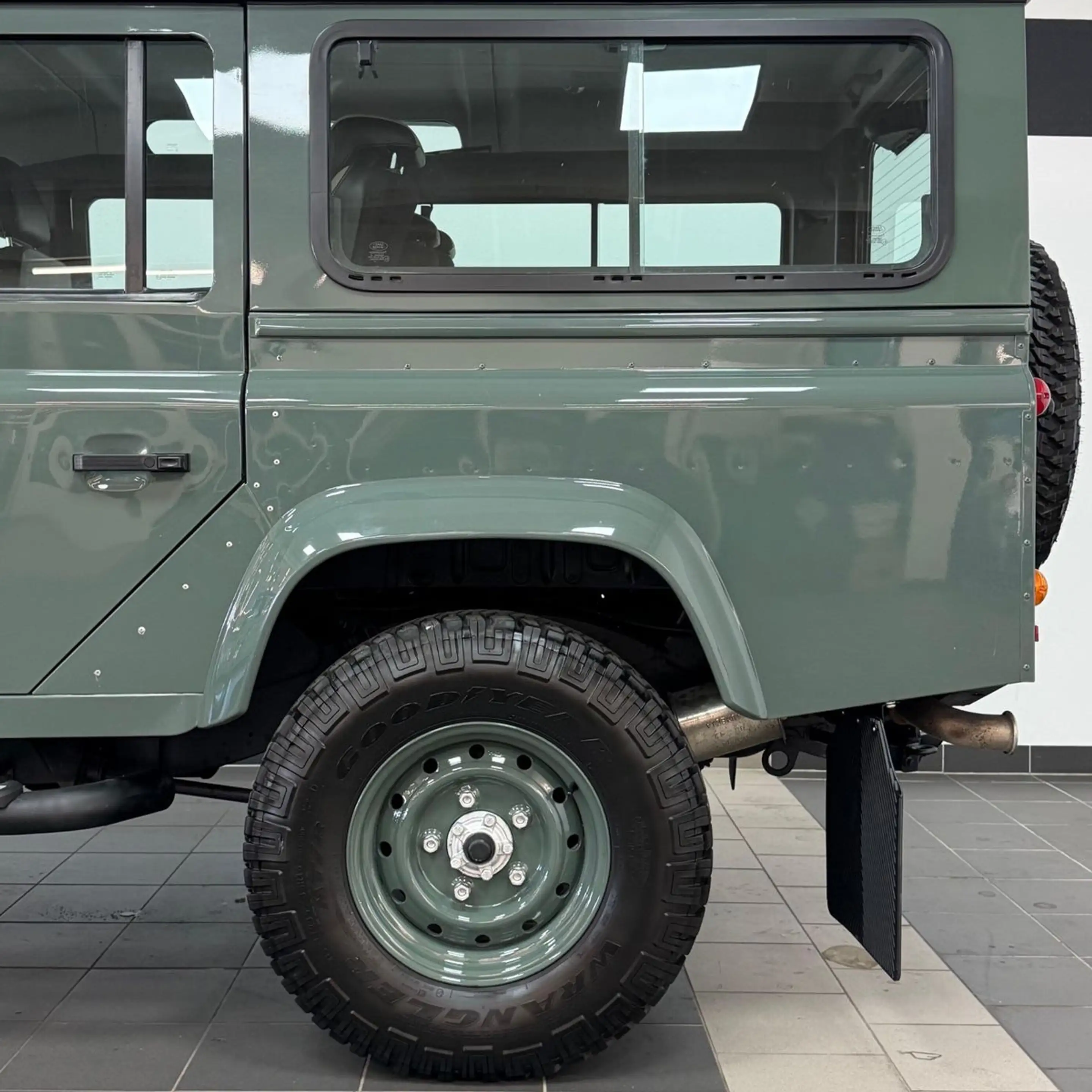 Land Rover Defender 110 Td4 Station W. SE Heritage Design — photo 10