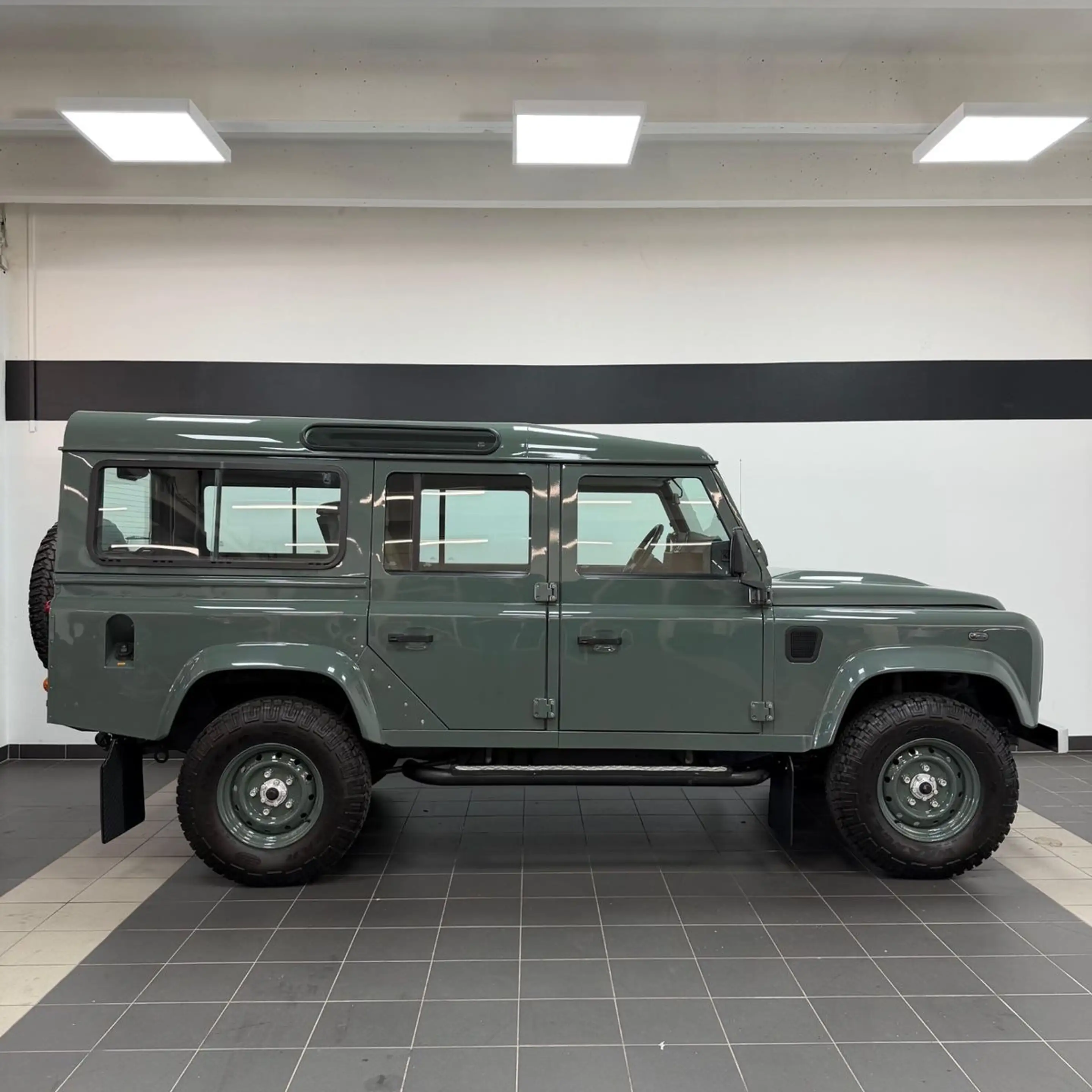 Land Rover Defender 110 Td4 Station W. SE Heritage Design — photo 6