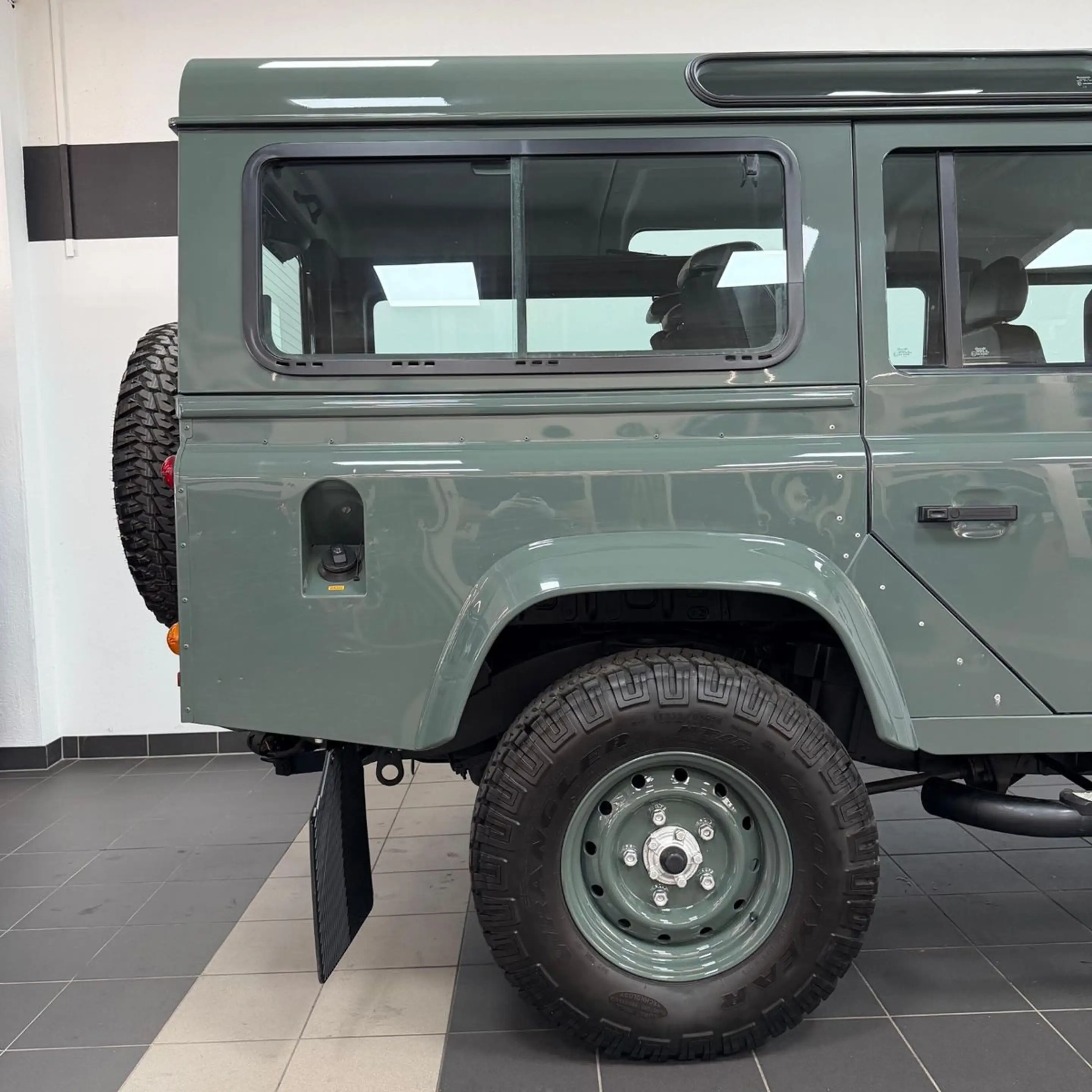 Land Rover Defender 110 Td4 Station W. SE Heritage Design — photo 11