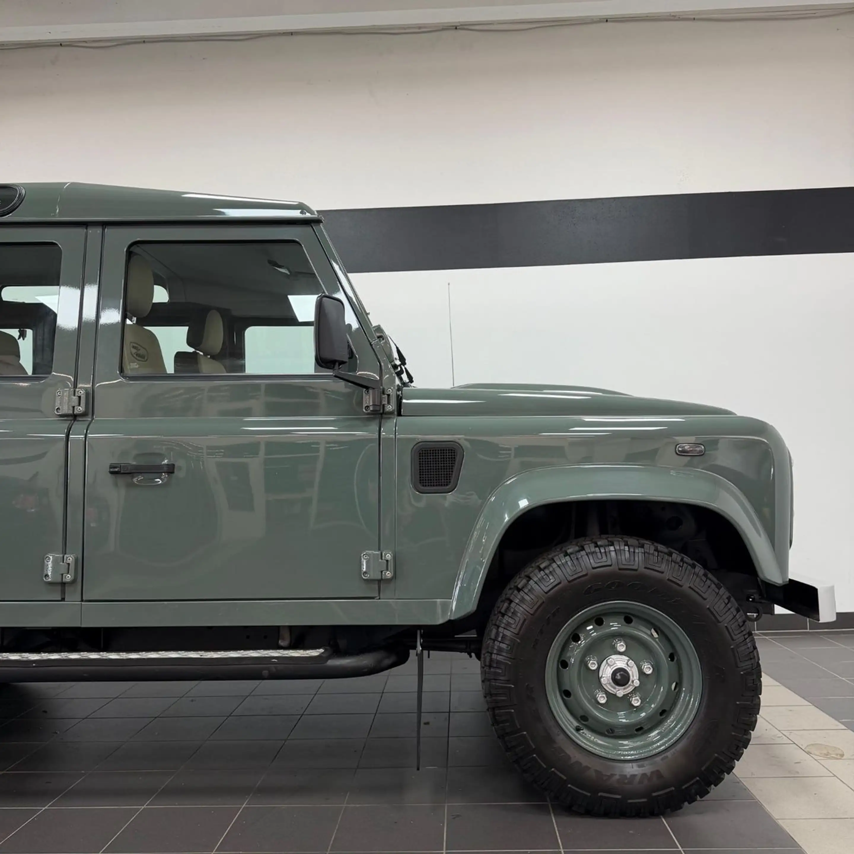 Land Rover Defender 110 Td4 Station W. SE Heritage Design — photo 4