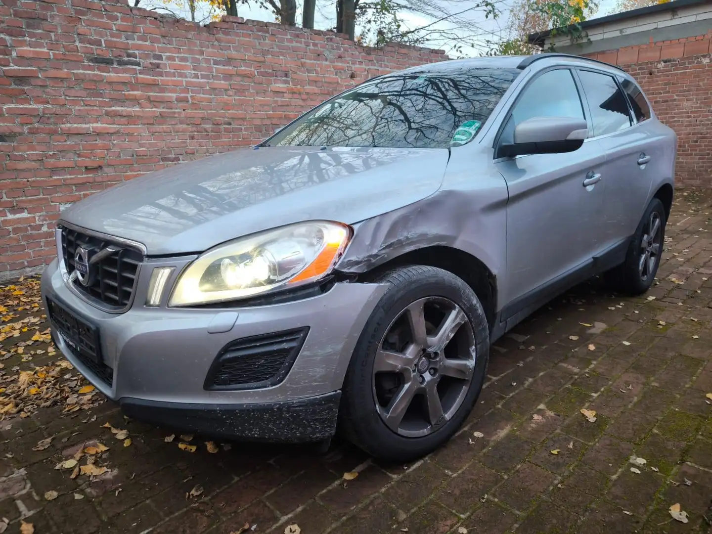 Volvo XC60 Summum AWD 2.4 D Automatik Argent - 1